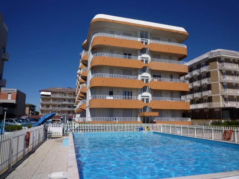 Residence Apollo - Walterigato Apartments Solo Per Famiglie Лидо-ди-Езоло Экстерьер фото